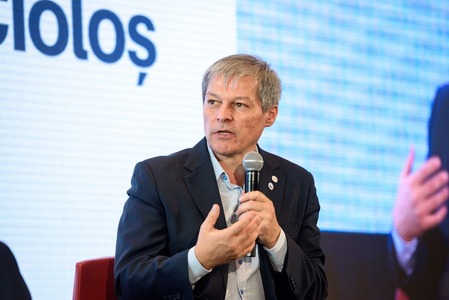 Cel puţin zece parlamentari USR l-ar putea urma pe Dacian Cioloş - surse