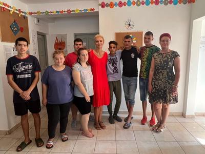 Alina Gorghiu a vizitat un complex de tip familial din Ştefăneşti: Abuzurile, neglijarea şi exploatarea copiilor reprezintă o realitate în societatea românească şi a închide ochii sau a trece sub tăcere nu este soluţia