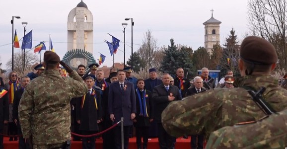 Premierul Nicolae Ciucă participă la ceremonia militară organizată cu prilejul Zilei Naţionale a României la Alba Iulia - VIDEO