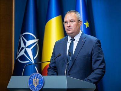 Premierul Ciucă: Ataşaţi valorilor UE şi NATO, vom continua să susţinem obiectivul de pace şi libertate al Ucrainei, care a devenit avanpostul luptei pentru apărarea lumii democratice / Palatul Victoria, iluminat în culorile drapelului Ucrainei