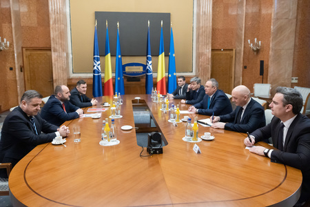 Nicolae Ciucă, întâlnire la Palatul Victoria cu reprezentanţii companiei Rombat: Guvernul sprijină companiile care investesc în tehnologii care contribuie la susţinerea producerii de energie verde şi consolidarea securităţii energetice
