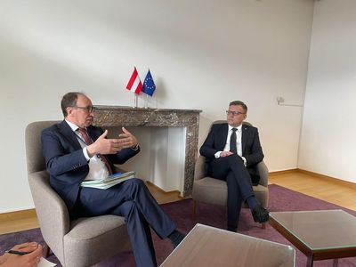 Ministrul Muncii, Marius Budăi, a discutat la Bruxelles cu omologul său din Austria, despre aderarea României la Schengen: M-a asigurat de susţinerea sa, dar şi de cea a vice-cancelarului Werner Kogler, preşedintele Partidului Verzilor