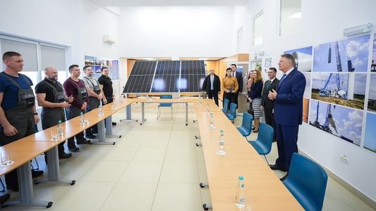 Klaus Iohannis a vizitat Renewable Energy School of Skills din Constanţa: Există o tendinţă clară sprijinită şi prin fonduri europene de a amplasa panouri fotovoltaice pe case, pe blocuri. Noi, ca şi stat, încurajăm puternic această tendinţă
