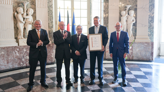 Iohannis a primit Premiul Civic German: Distincţia reprezintă o recunoaştere a modului în care democraţia şi angajamentul civic se manifestă astăzi în România/ O decizie în favoarea aderării României la Schengen în acest an, un semnal foarte important