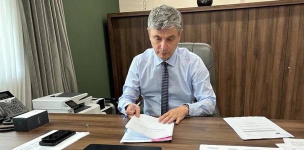 UPDATE - Virgil Popescu anunţă noi investiţii în infrastructura energetică, fiind semnate trei noi contracte în acest sens / Beneficiarul proiectelor - Distribuţie Energie Electrică Romania S.A