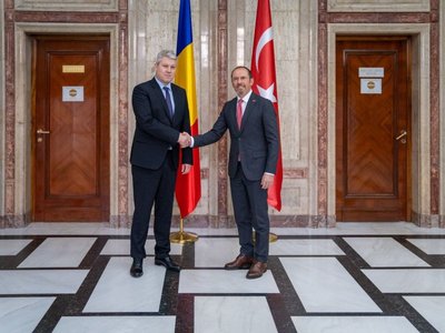 Cătălin Predoiu, întrevedere cu ambasadorul Turciei la Bucureşti/ El a subliniat că România va continua eforturile de întărire a controlului la frontiera externă şi eficientizarea managementului migraţiei