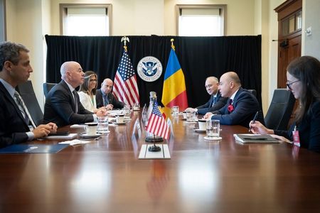 Ambasada României în SUA: Secretarul american pentru Securitate Internă, Alejandro Mayorkas, anunţă că România a făcut ”progrese semnificative” în vederea accesului în Programul Visa Waiver