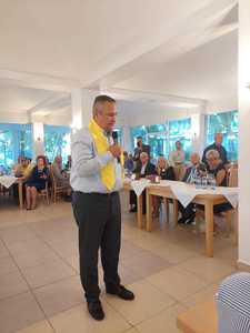 Nicolae Ciucă, la Şcoala de vară a seniorilor din PNL: România trebuie să-şi schimbe mentalitatea când face politici publice pentru seniori. E necesar să pornim de la ideea că înaintarea în vârstă e o creştere în înţelepciune, nu o degradare