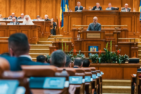 Camera Deputaţilor şi-a ales noua conducere, la începutul sesiunii parlamentare / Ringo Dămureanu (AUR) devine secretar / Moşteanu (USR): PSD continuă să îşi cimenteze alianţa cu AUR