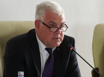 Ministrul Apărării Angel Tîlvăr este invitat la „Ora Guvernului” la Senat, într-un plen care va avea loc pe 11 octombrie / USR îi cere explicaţii despre dronele ruseşti prăbuşite în România