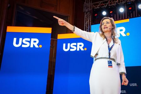 USR anunţă că şi-a desemnat candidaţii pentru alegerile europarlamentare - Elena Lasconi, Dan Barna şi Vlad Voiculescu, pe primele locuri ale listei

