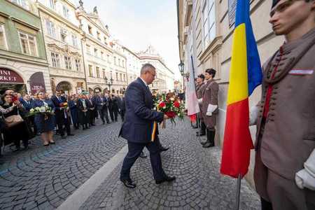 Preşedintele Senatului a participat, luni la Praga, la ceremonia de dezvelire a plăcii memoriale dedicate sprijinului poporului român pentru declararea independenţei Cehoslovaciei
