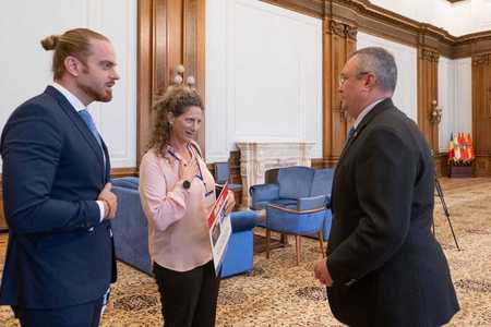 Ciucă, după întâlnirea cu soţia românului care este ostatic în Fâşia Gaza: Am asigurat-o de determinarea conducerii Senatului să susţină orice efort al instituţiilor abilitate pentru eliberarea lui Tal - VIDEO