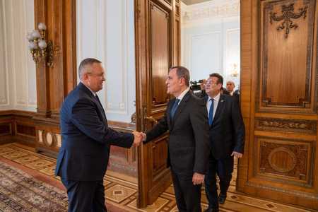 Nicolae Ciucă l-a primit la Senat pe ministrul Afacerilor Externe al Republicii Azerbaidjan: Este necesară operaţionalizarea rapidă a proiectului interconector care va asigura legătura de transport dintre Marea Caspică şi Marea Neagră