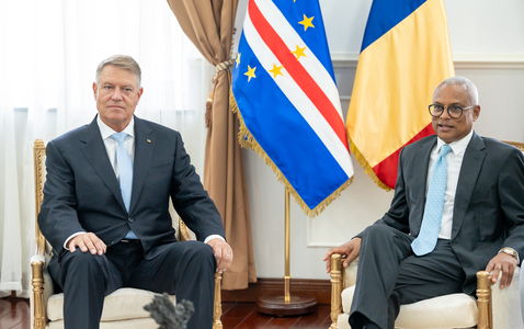 Preşedintele Republicii Cabo Verde a fost decorat de Iohannis cu „Steaua României” / Şeful statului i-a fost conferit Ordinul „Amílcar Cabral” de către omologul său José Maria Neves