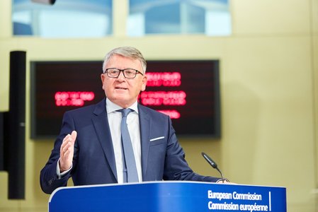 Victor Negrescu: Nicolas Schmit a fost nominalizat candidatul social-democraţilor europeni pentru şefia Comisiei Europene