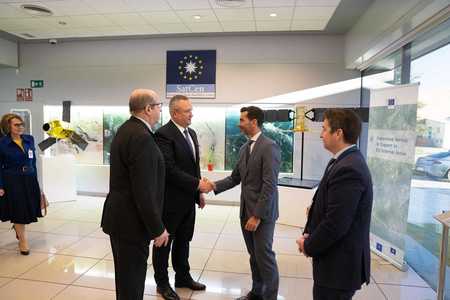 Preşedintele Senatului, în vizită la Centrul Satelitar al Uniunii Europene din Spania, instituţie condusă de un român

