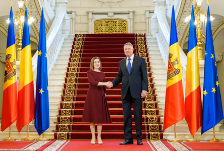 Maia Sandu: Republica Moldova va fi mult mai în siguranţă alături de România în Uniunea Europeană / Îmi doresc mai multe poduri, îmi doresc să nu mai fie hotare între noi / Pentru dezvoltarea economică va fi mai bine dacă nu vom avea hotar 
