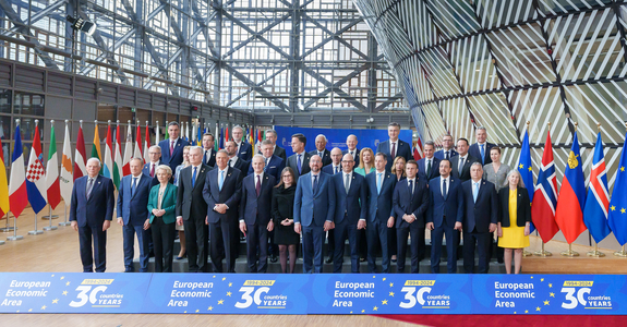 Preşedintele României a accentuat că Ucraina trebuie să rămână o prioritate pe agenda europeană şi a reiterat sprijinul pentru Ucraina şi Republica Moldova, la reuniunea Consiliului European şi la Summitul Euro în format extins