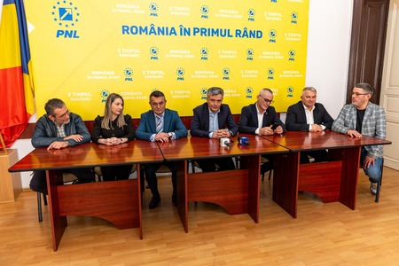 Virgil Popescu: Deputatul Folescu Cornel, alături de doi consilieri municipali, s-au alăturat astăzi echipei PNL Mehedinţi