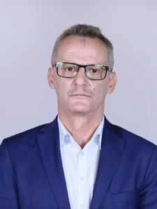 Deputatul Cornel-Vasile Folescu a anunţat conducerea Camerei că a trecut la grupul parlamentar al PNL / El a fost ales pe listele PSD, apoi din februarie trecuse la AUR