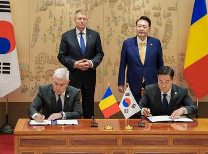 Angel Tîlvăr a semnat la Seul, împreună cu omologul coreean, Acordul între Guvernul României şi Guvernul Republicii Coreea privind cooperarea în domeniul apărării, primul document de acest fel încheiat între cele două ţări
