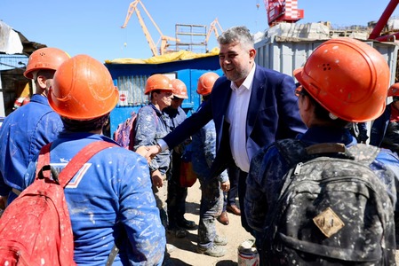 Premierul a vizitat şantierul naval din Brăila, unde lucrează 1.350 de salariaţi, şi o fabrică cu 700 de angajaţi / Ciolacu: România produce! Din ce în ce mai mult şi mai bine!