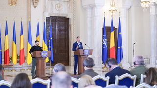 Klaus Iohannis a discutat cu preşedintele Ucrainei Volodimir Zelenski despre viitorul Summit NATO şi consolidarea securităţii la Marea Neagră