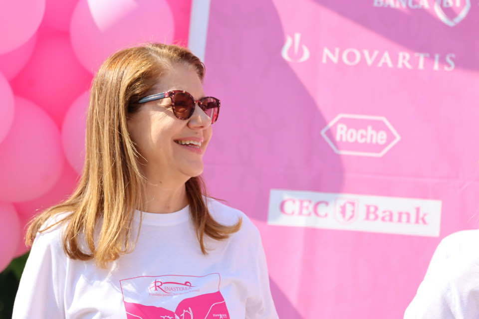 Mihaela Geoană declară dragoste pentru România și Occident în noaptea alegerilor | sursa foto: News.ro Mihaela Geoană declară dragoste pentru România și Occident în noaptea alegerilor | sursa foto: News.ro