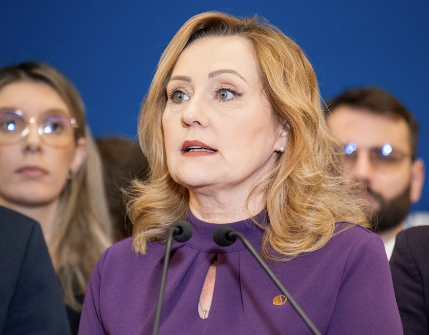Lasconi: Nu mai luaţi în calcul retragerea mea, pentru că nu se va întâmpla asta. Este incredibil să vorbim de luni de zile despre retragerea mea în condiţiile în care am fost candidatul care a intrat în turul 2 la prezidenţiale