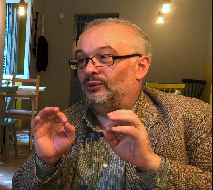 INTERVIU – Mihai Maci, profesor de filosofie: Am ratat momentul tehnologic. Suntem obişnuiţi cu o lume de tip vechi. Nu văd pe nimeni dintre cei care îşi încearcă norocul în marea politică din România care să înţeleagă momentul în care se află omenirea