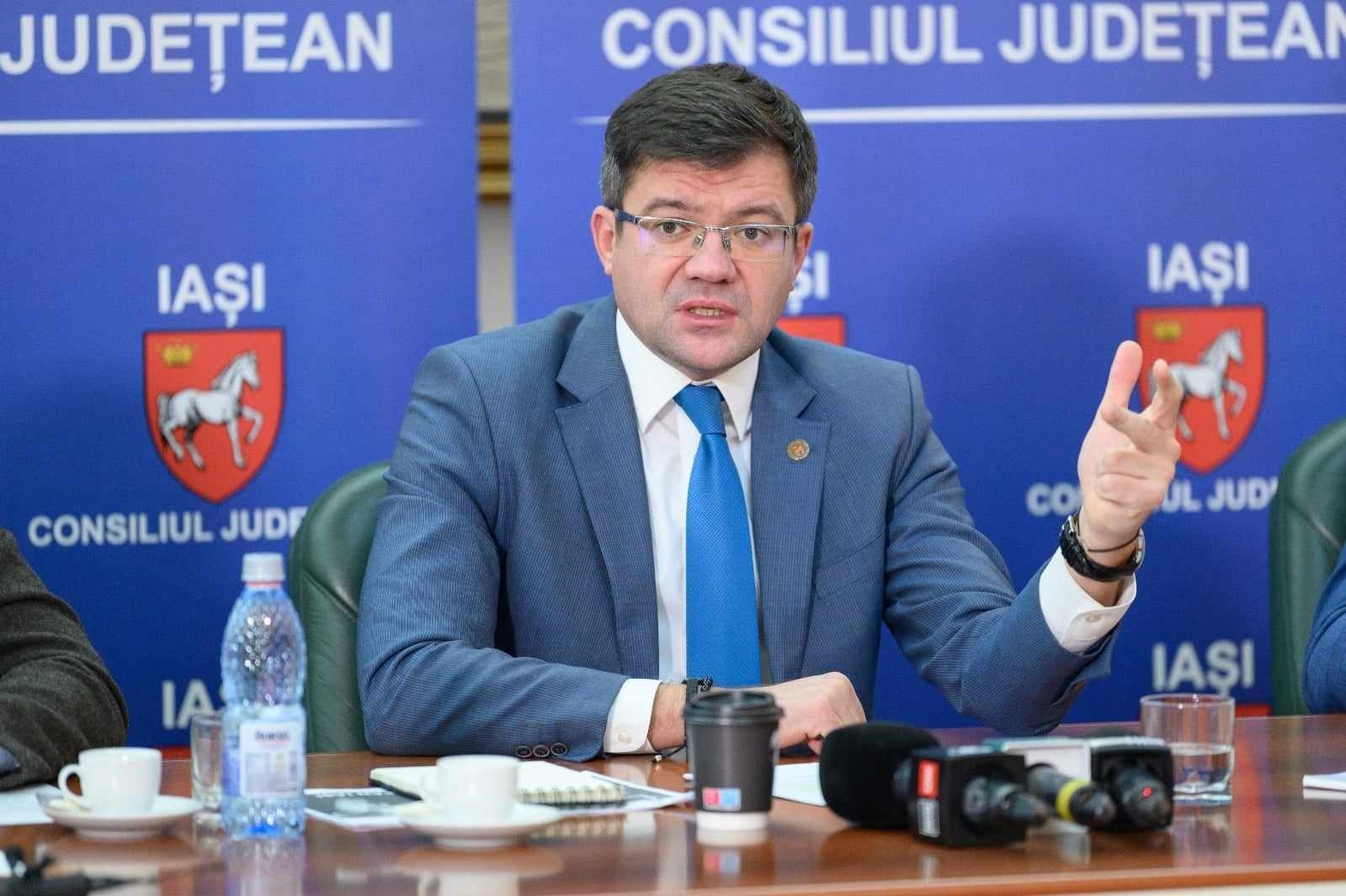 Costel Alexe, după anunţul primarului de la Rădăuţi, exclus din PNL, că îl sprijină pe Nicuşor Dan: România are azi 3.274 de primari. Un primar de municipiu ales cu 4.000 de voturi nu poate să însemne o floare într-un ocean
