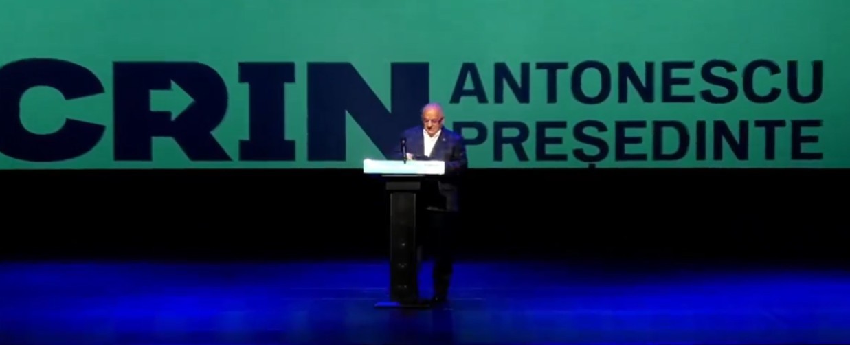 Felix Stroe: Românii merită în sfârşit un preşedinte de care să fie mândri şi care să-i reprezinte cu cinste în lume, nu un hlizit care râde la propriile glume sau un robot tăcut care-şi aruncă paltonul pe capota maşinii