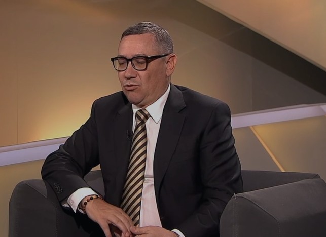 Victor Ponta, pus să aleagă între şcoala de stat şi şcoala privată: Şcoală de stat. Copiii sunt la şcoală privată. Nu mă ascund şi nu mă ruşinez
