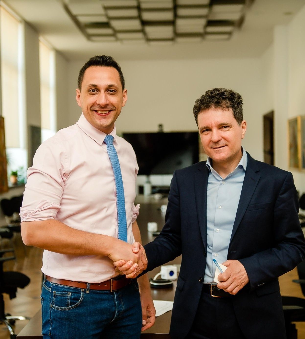 Vlad Gheorghe afirmă că AEP l-a reclamat la Parchet pe Nicuşor Dan, în scop electoral, pe tema banilor donaţi candidatului în campanie: O să le răspundem şi noi cu o plângere penală