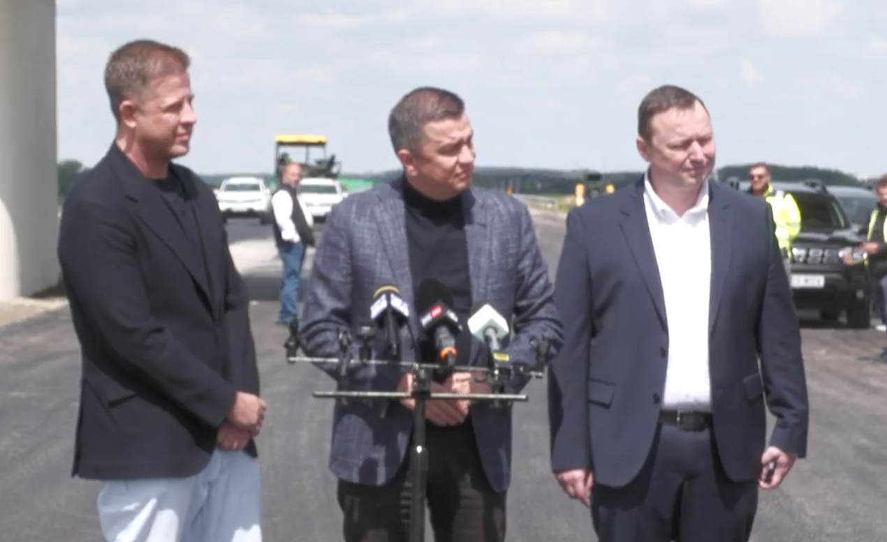 Grindeanu, întrebat dacă PSD ar susţine un guvern minoritar: Vreau să văd pe ce drum o ia România duminică şi ce vor hotărî românii/ Vom pune pe masă toate opţiunile: putem să fim în opoziţie, putem să fim în opoziţie şi să susţinem un guvern minoritar