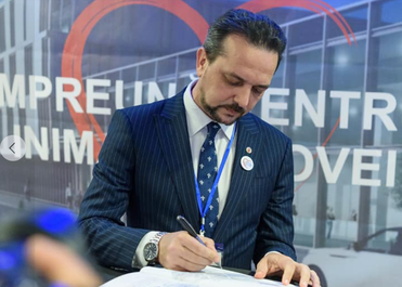 INTERVIU - Daniel Şandru (IICCMER): România e o democraţie mimată /A opta pentru efectul de imitaţie, adică de a prelua de la extremişti narativele sperând să ai câştig electoral, mi se pare că e nu o naivitate, ci o opţiune pentru sinucidere politică!