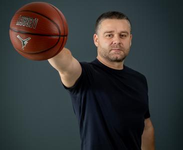 Ciprian Ciucu, locuitorilor Sectorului 6, după anunţul privind candidatura sa la Primăria Capitalei: Dragii mei, nu plec nicăieri, rămân aici la noi în oraş, nu-mi schimb buletinul. Doar că mă duc la un alt nivel