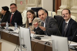 Dezbatere USR în Parlament: Impozitul minim pe cifra de afaceri trebuie eliminat, pentru a încuraja investiţiile în România