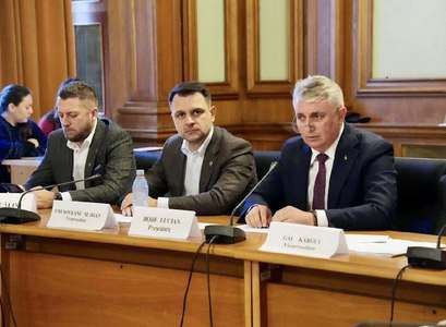 Comisia de transporturi, noi reguli privind trotinetele electrice: Asigurare obligatorie pentru răspundere civilă, conducătorul trebuie să aibă cel puţin 16 ani iar utilizarea căştii de protecţie devine obligatorie, indiferent de vârstă