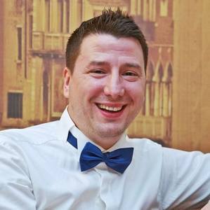 Senator ales pe listele SOS România, suspectat de furt