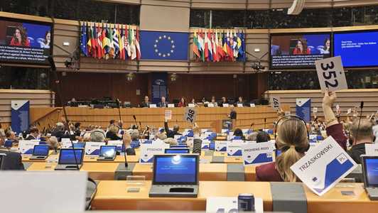 Tineri aleşi locali ai PNL, intervenţii pe tema locuirii pentru tineri la Comitetul European al Regiunilor: Chirii tot mai mari şi acces dificil la credit