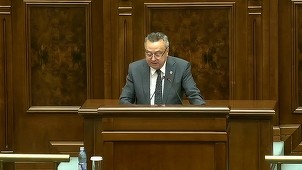 UPDATE - A început, în Senat, dezbaterea moţiunii simple AUR „Prahova sub asediu: peste 100.000 de români condamnaţi la sete şi boală sub privirea complice a ministrei Mediului, Diana Buzoianu”