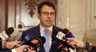 Ştefan Pălărie (USR) acuză PNL, AUR şi PSD că vor să introducă la vot, în Senat, o lege cu dedicaţie pentru Academia Română: Este o batjocură faţă de românii care sunt împovăraţi cu taxe