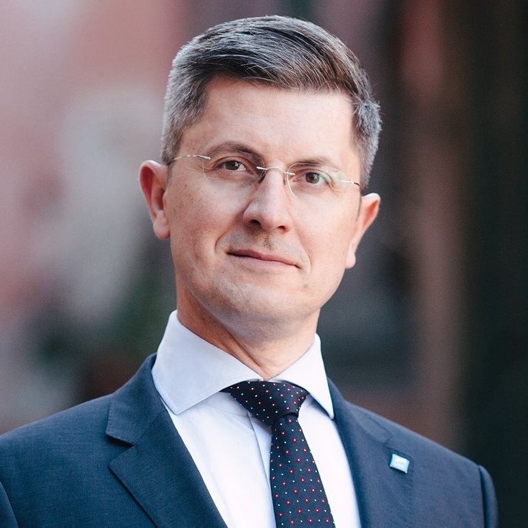 Dan Barna vorbind la o conferință de presă despre criză politică România, moțiuni de cenzură și protejarea implementării PNRR. | sursa foto: News.ro
