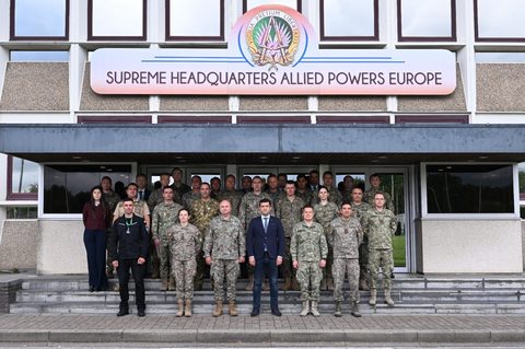 Ministrul interimar al Apărării, Radu Miruţă, la sediul Comandamentului Suprem al Forţelor Aliate din Europa (SHAPE) din Belgia: România investeşte în propria apărare, însă, până la livrarea capabilităţilor avem nevoie de sprijin din partea aliaţilor