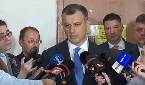 Eugen Tomac, după consultările cu grupul PACE: Mă bucur că, în toate discuţiile pe care le-am avut ieri şi astăzi, am stabilit să continuăm dialogul / Inclusiv cu Kelemen Hunor am stabilit să menţinem contactul
