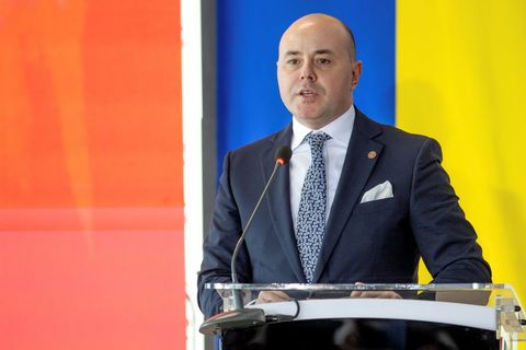 Liberalul Alexandru Muraru, despre un guvern minoritar PSD: Va închide lumina în cameră, va începe iar spolierea bugetelor publice, capturarea instituţiilor şi va începe să arunce cu pomeni electorale. Ghilotina morţiunii de cenzură va veni repede