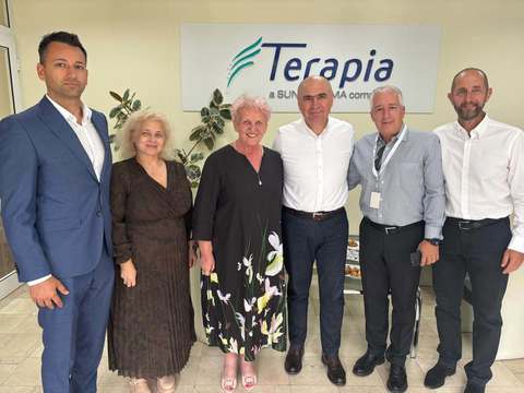 Ilie Bolojan, după o vizită la compania Terapia Cluj, unul dintre principalii producători de medicamente din România: Cei din privat au o presiune permanentă să menţină firmele rentabile, să-şi crească productivitatea şi să câştige noi pieţe