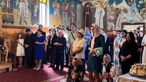 Nicuşor Dan şi familia sa au fost la Mănăstirea Dejani, de lângă Făgăraş, de Adormirea Maicii Domnului/ Preşedintele absentează pentru al doilea an de la ceremoniile organizate la Constanţa de Ziua Marinei, însă a transmis un mesaj